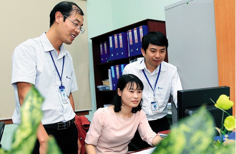 Kỹ sư VNPT hỗ trợ triển khai iOffice trên địa bàn Đắk Nông