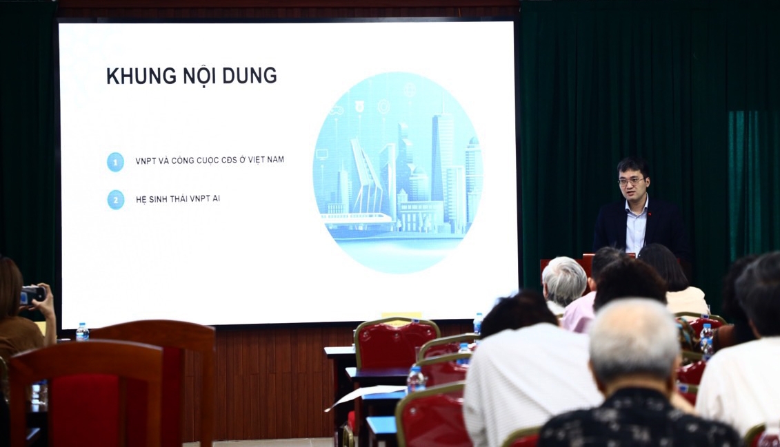 Thay mặt VNPT, Tiến sĩ Lê Thái Hưng - Giám đốc chiến lược Hệ sinh thái VNPT AI (thuộc Trung tâm IC, VNPT IT) trình bày tham luận tại hội thảo