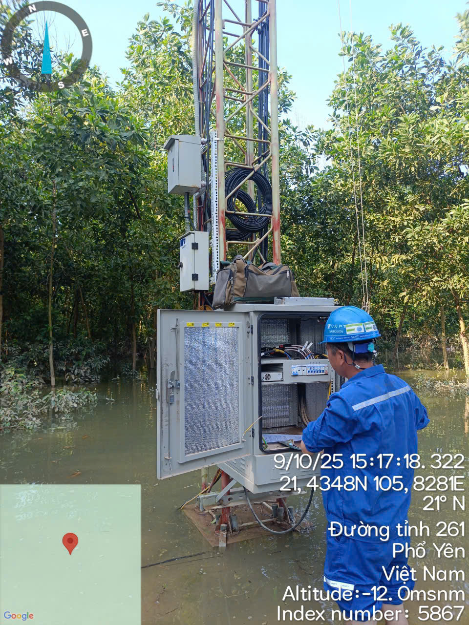 Hàng nghìn cán bộ kỹ thuật của VNPT vẫn bám trụ tại các khu vực bị lũ lụt, ngày đêm khẩn trương khắc phục sự cố