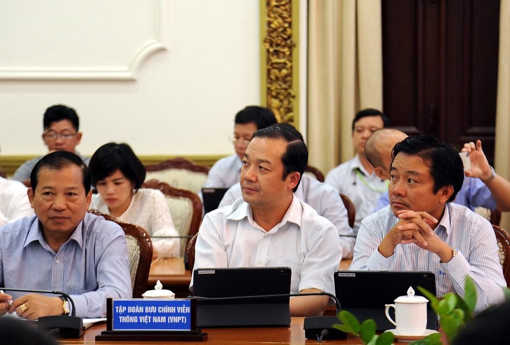 Tổng Giám đốc Tập đoàn Phạm Đức Long – Phụ trách HĐTV và Phó Tổng Giám đốc Huỳnh Quang Liêm