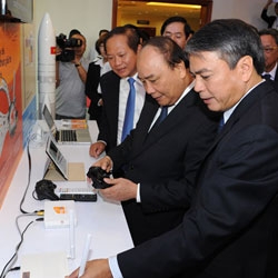 Prime Minister Nguyen Xuan Phuc visited VNPT