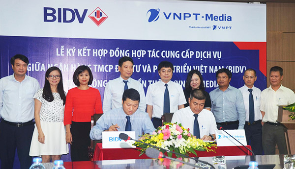 Leaders of VNPT Media and BIDV signed cooperation contract