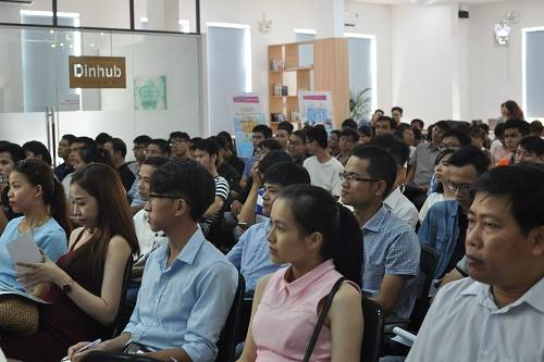 The talkshow held by the Organizing Committee of Vietnam Talent Awards 2017 attracted the attention and the participation of many young people in the Startup Community in Da Nang.