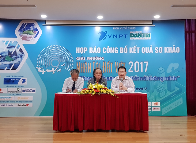 The Organizing Committee of Vietnam Talent Award 2017 interviewed with the press