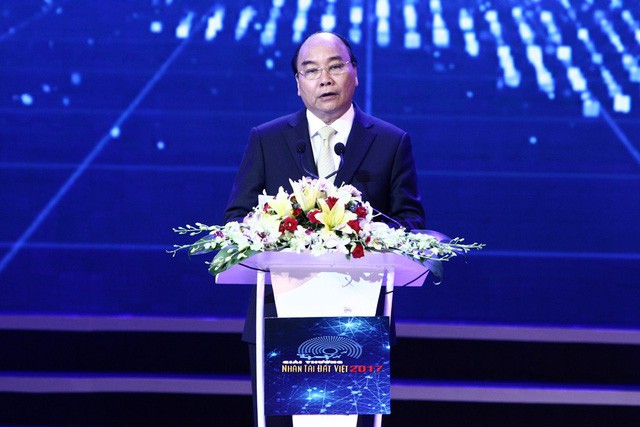 Thủ tướng Nguyễn Xuân Phúc chia sẻ những cảm xúc về Giải thưởng Nhân tài Đất Việt tại đêm trao giải Nhân tài Đất Việt 2017