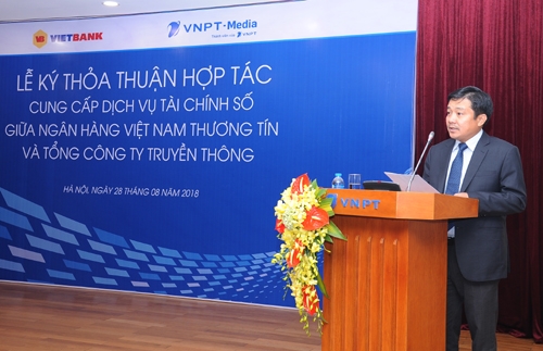 Mr. Huynh Quang Liem, Deputy General Director of VNPT and Chairman of VNPT-Media Corporation speaking at the signing ceremony.