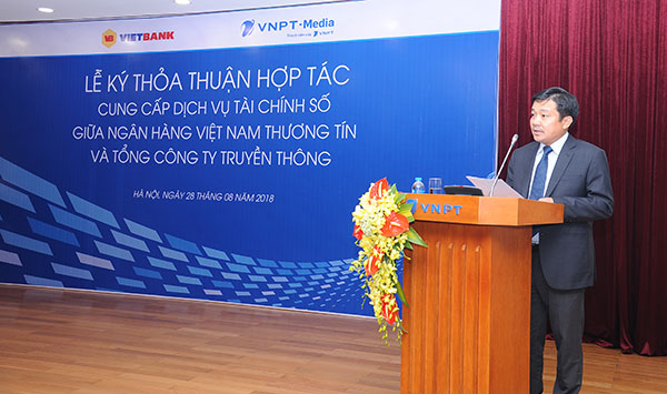 Ông Huỳnh Quang Liêm - Phó Tổng Giám đốc Tập đoàn VNPT, Chủ tịch Tổng công ty VNPT-Media - phát biểu tại buổi lễ.