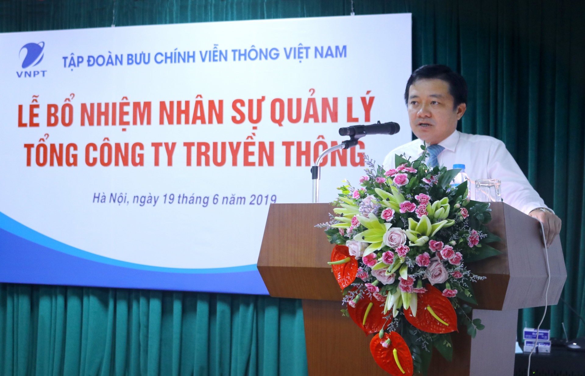 Mr. Huynh Quang Liem, Deputy General Director of the Group, VNPT-Media President giving speech at the ceremony