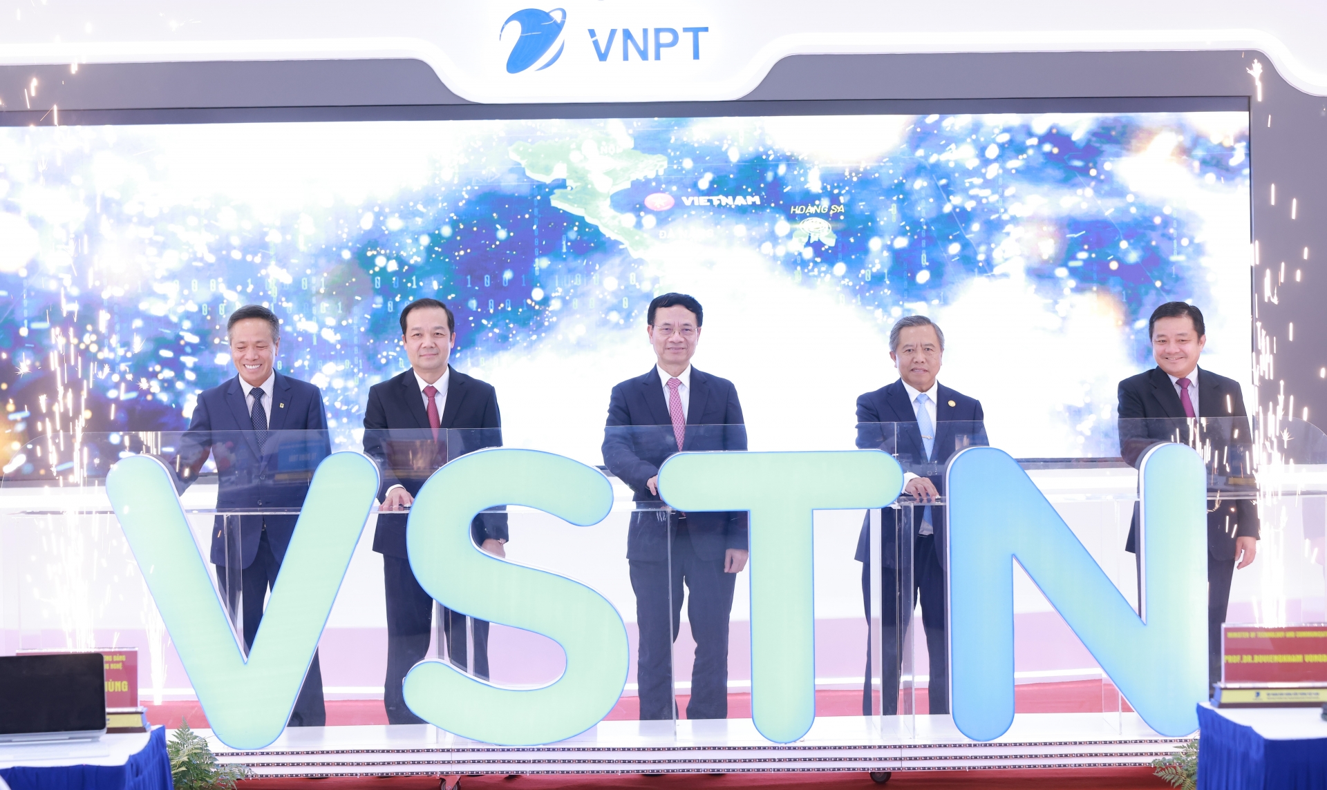 Khai thác tuyến cáp quang đất liền VSTN: VNPT tiên phong làm chủ hạ tầng kết nối từ mặt đất đến không gian 