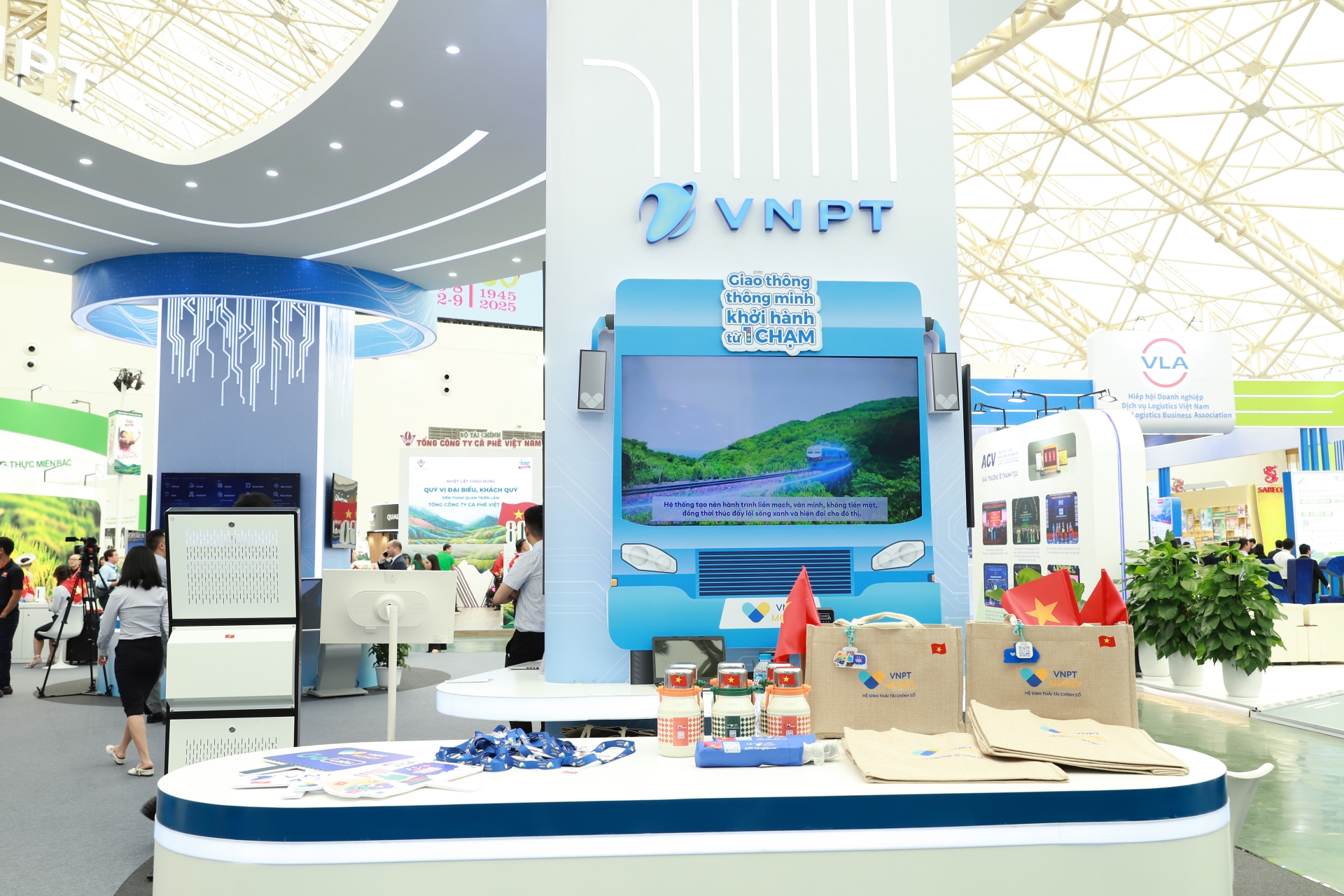 VNPT-Media hoàn thành setup thiết bị, sản phẩm phục vụ Triển lãm thành tựu kinh tế – xã hội tại Trung tâm Triển lãm Quốc gia Cổ Loa ( Đông Anh, Hà Nội)