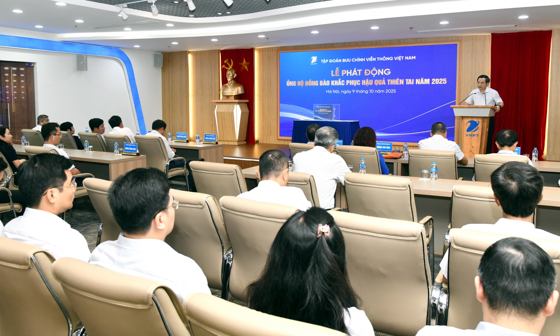 VNPT phát động CBCNV ủng hộ đồng bào khắc phục hậu quả bão lụt năm 2005