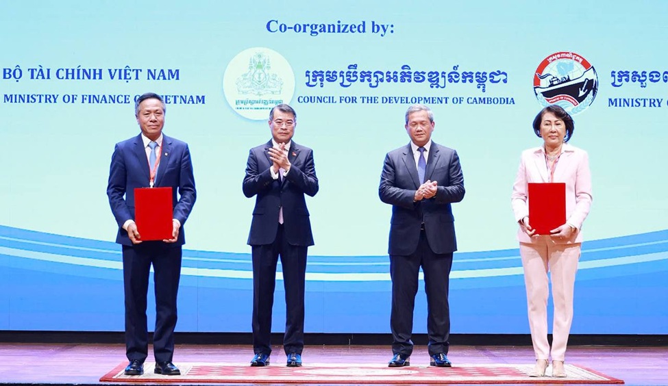 VNPT signs cooperation document with Cambodian partner in the presence of the two Prime Ministers