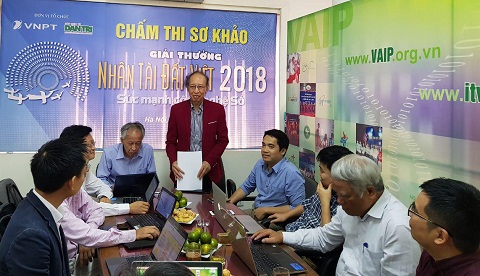 Ông Phạm Huy Hoàn, Tổng Biên tập báo Dân trí – đồng Trưởng ban tổ chức Giải thưởng NTĐV 2018 phát biểu tại buổi chấm thi