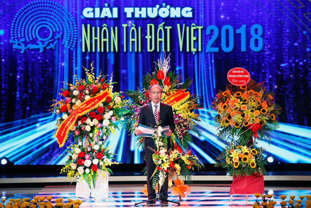 Ông Phạm Huy Hoàn - Trưởng Ban tổ chức Giải thưởng Nhân tài  Đất Việt phát biểu tại buổi lễ